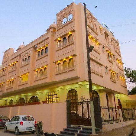 Hotel The Taj Vista Agra- Walking Distance To Taj Mahal Agra  Exterior foto