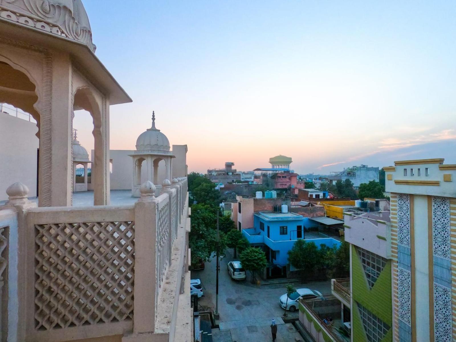 Hotel The Taj Vista Agra- Walking Distance To Taj Mahal Agra  Exterior foto