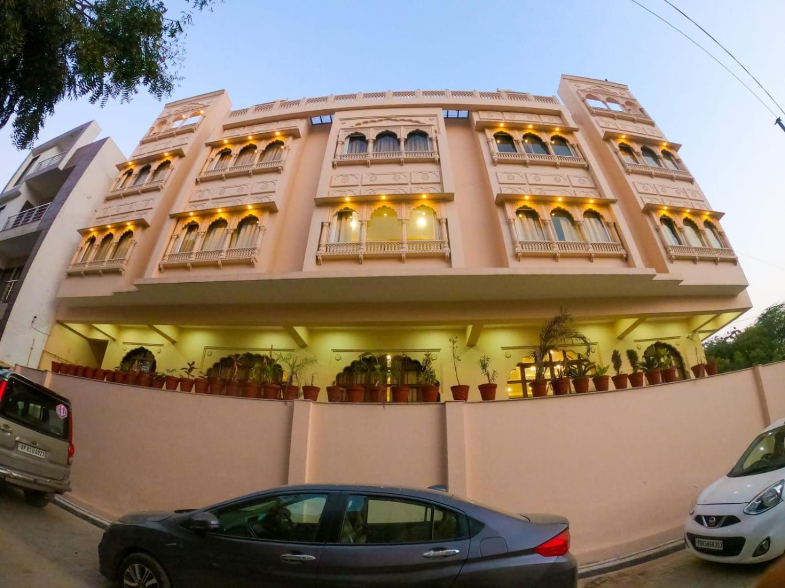 Hotel The Taj Vista Agra- Walking Distance To Taj Mahal Agra  Exterior foto