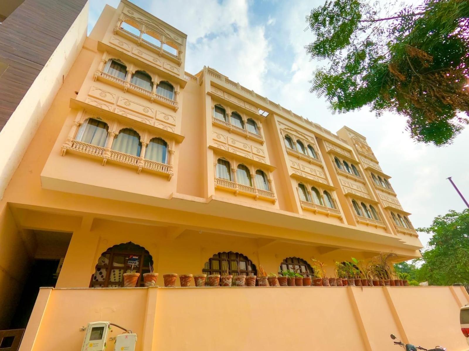 Hotel The Taj Vista Agra- Walking Distance To Taj Mahal Agra  Exterior foto