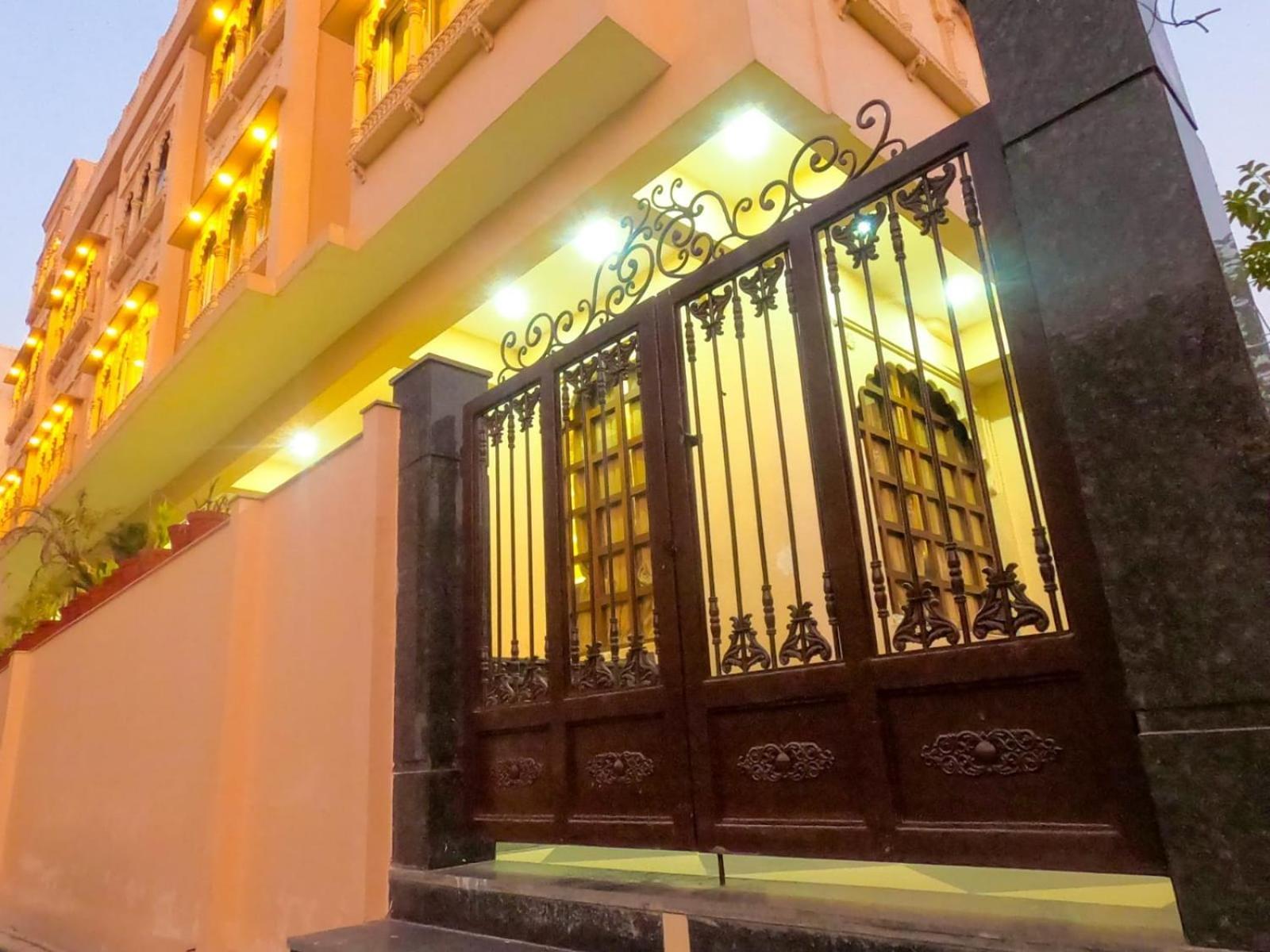 Hotel The Taj Vista Agra- Walking Distance To Taj Mahal Agra  Exterior foto