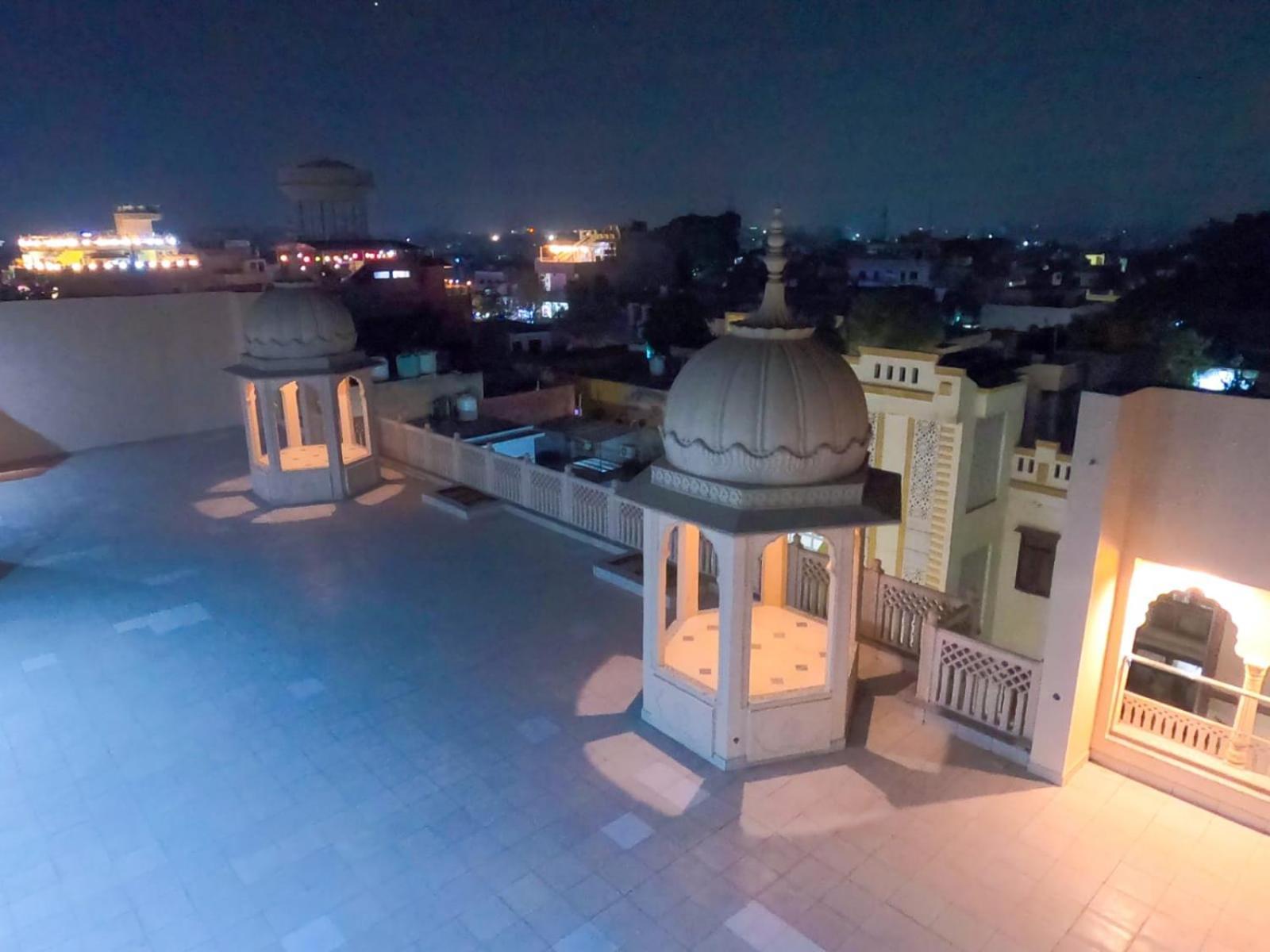 Hotel The Taj Vista Agra- Walking Distance To Taj Mahal Agra  Exterior foto