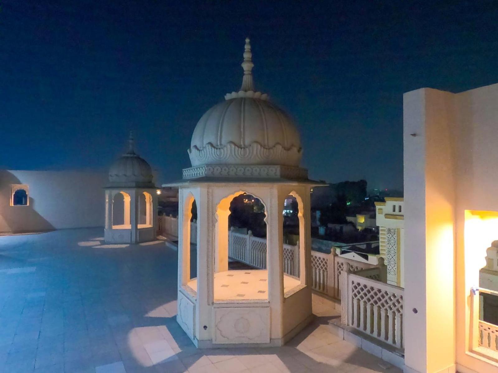 Hotel The Taj Vista Agra- Walking Distance To Taj Mahal Agra  Exterior foto