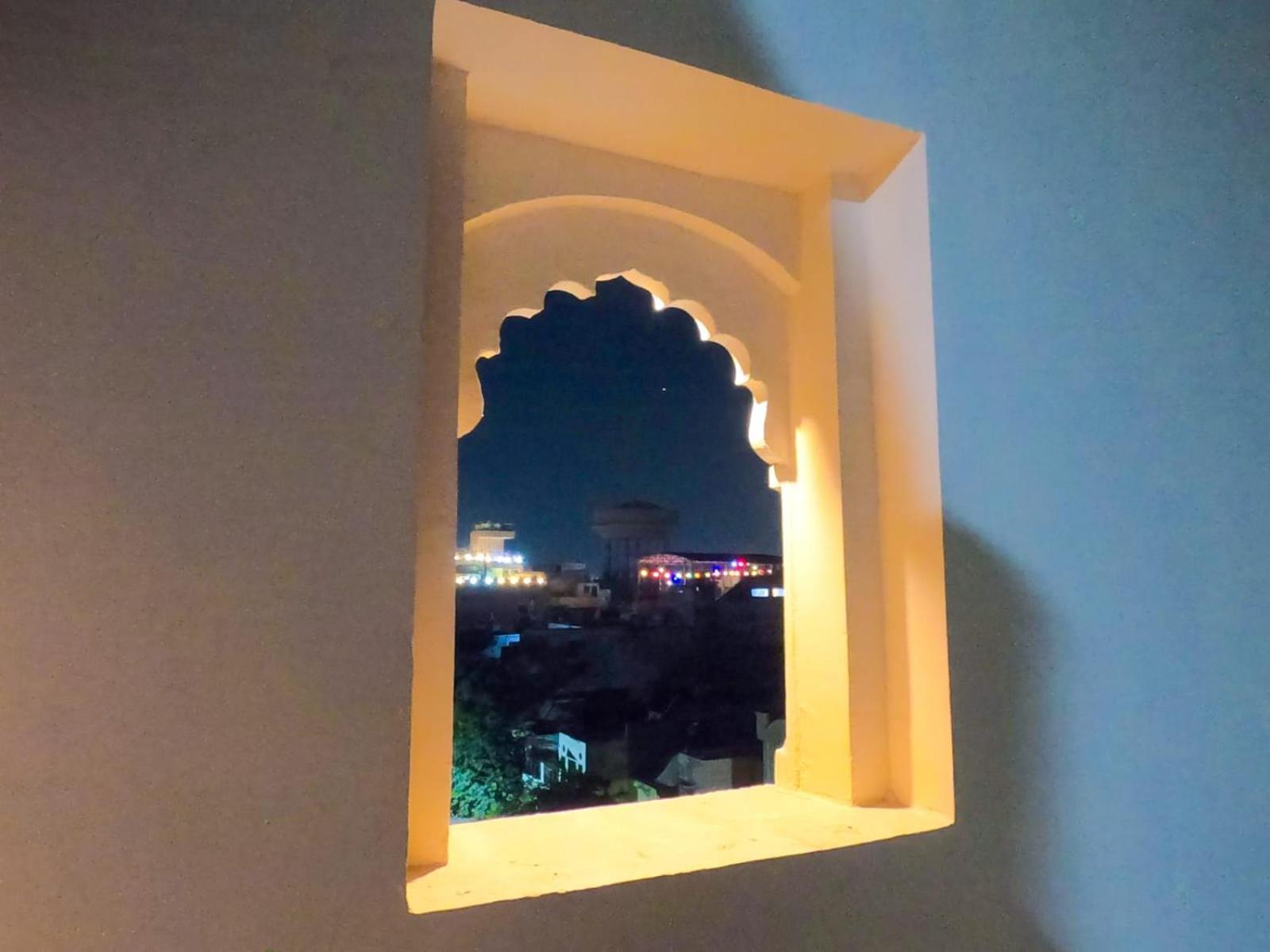 Hotel The Taj Vista Agra- Walking Distance To Taj Mahal Agra  Exterior foto